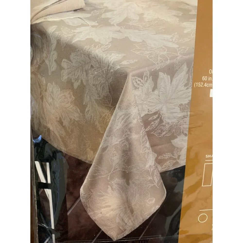 NWT Croft & Barrow Harvest Season Cascading Leaves Woven Tablecloth 60